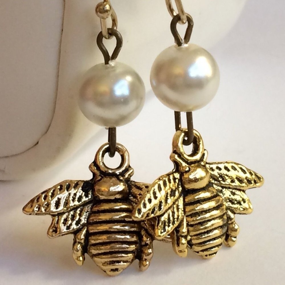 Bumble Bee Earrings Gold Plated White Glass Pearl Bead Dangle Insect Queen Bea